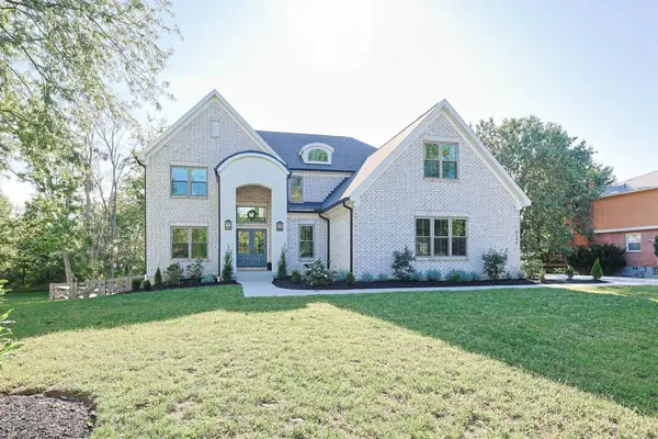 9200 Village Green Drive, Montgomery, OH 45242