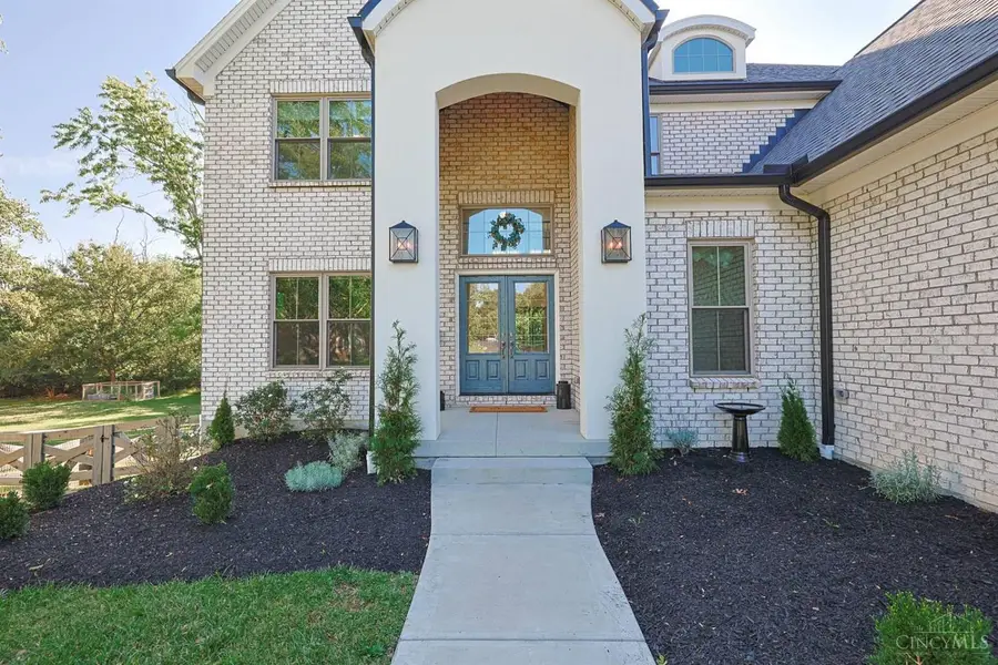 9200 Village Green Drive, Montgomery, OH 45242 - #2