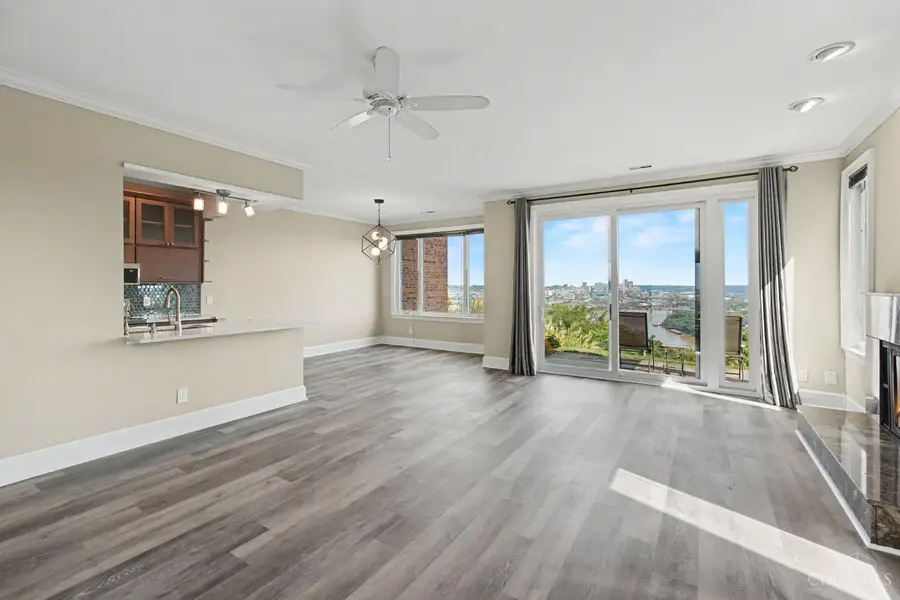390 Grand Avenue #B, Cincinnati, OH 45205 - #3