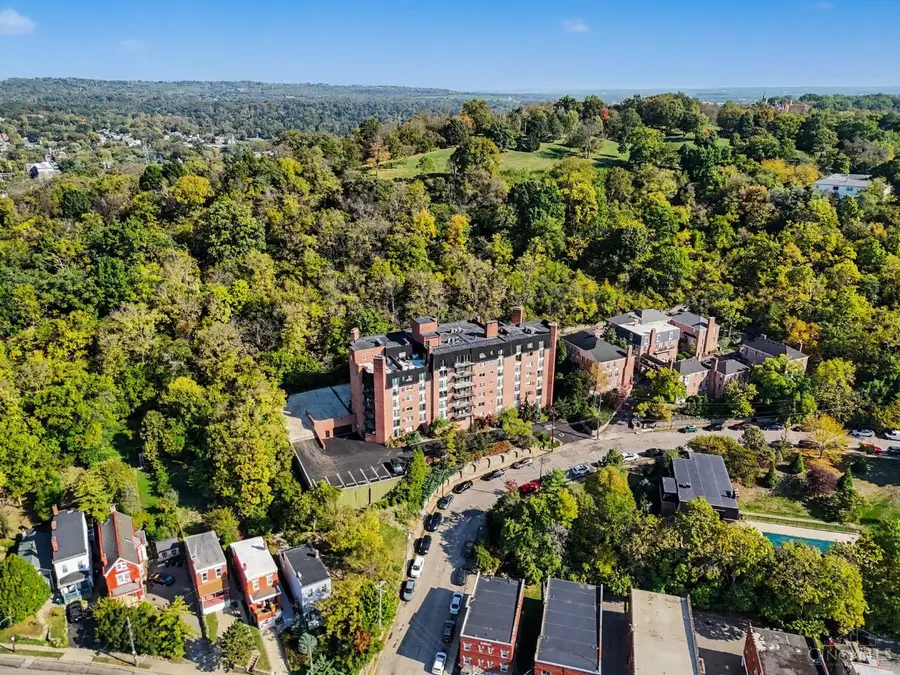 880 Rue De La Paix #A28, Cincinnati, OH 45220 - #2