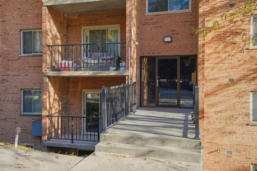 521 W Martin Luther King Drive #A8, Cincinnati, OH 45220 - #3