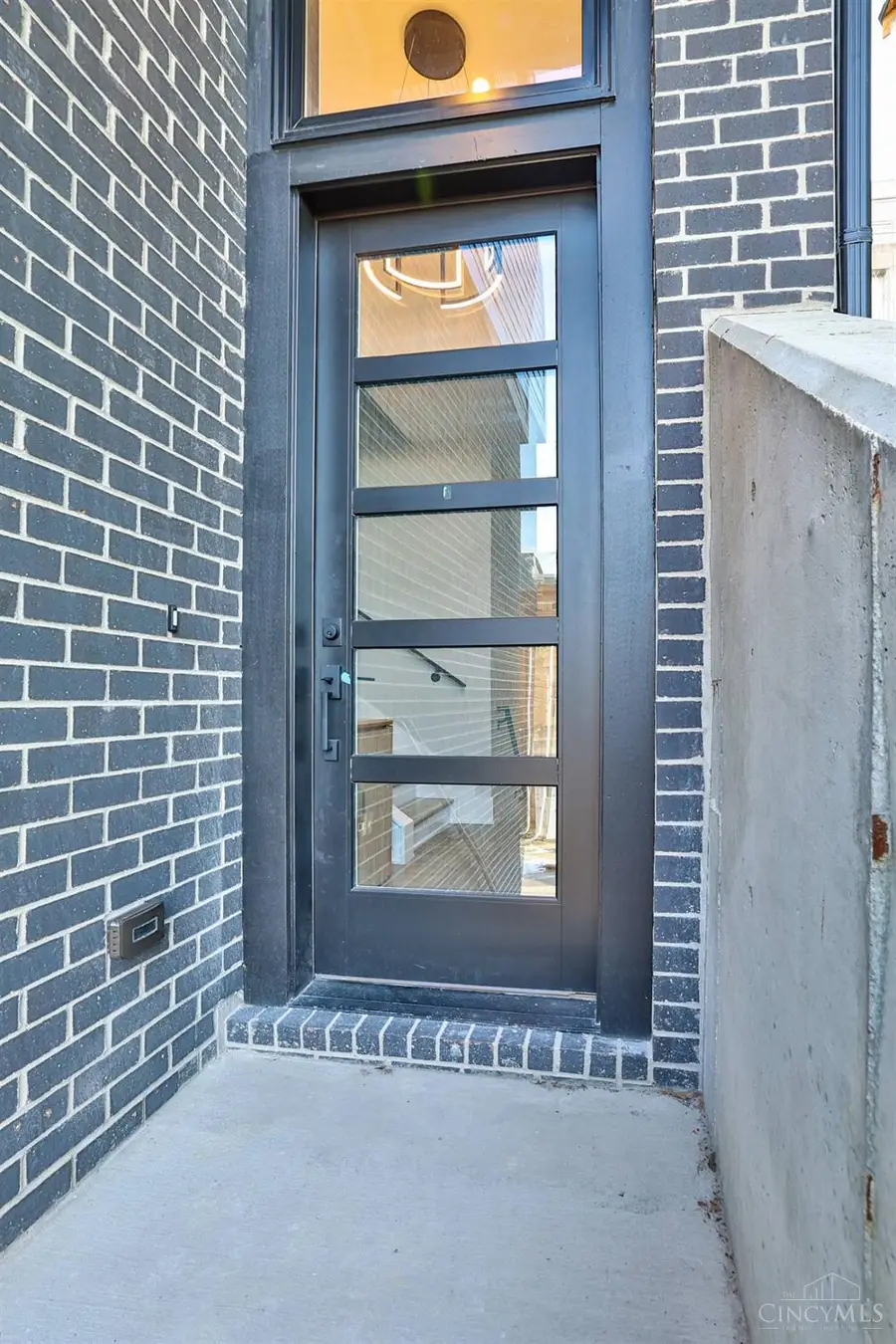 128 Goethe Street, Cincinnati, OH 45202 - #3