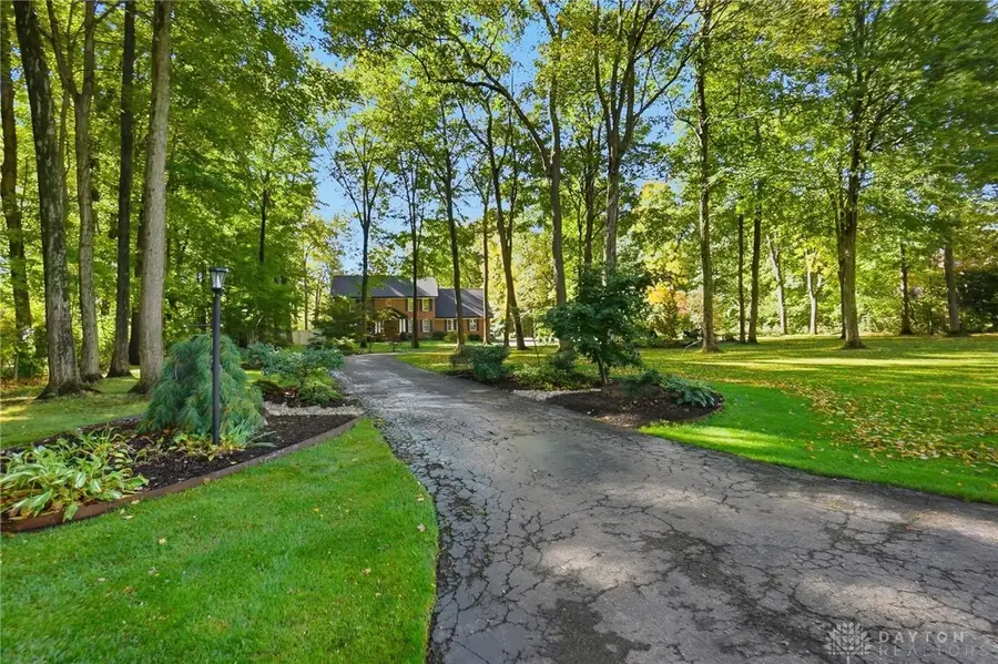 579 Woodhaven Trail, Bath Township, OH 45387 - Image #2
