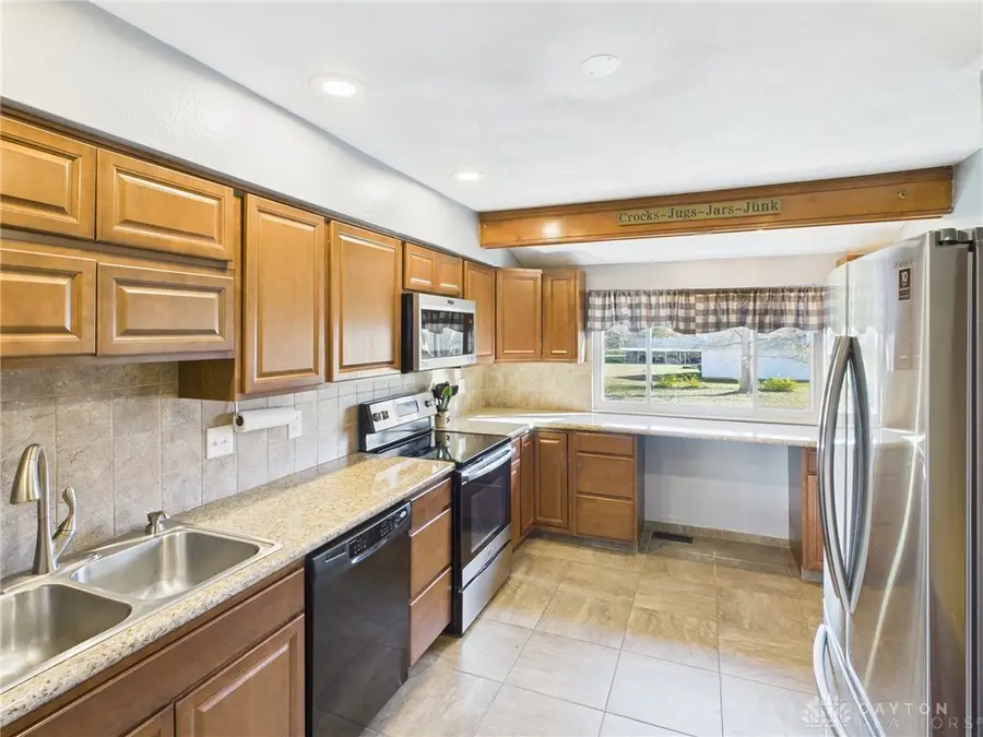 5826 Cedarwood Drive, Lewisburg, OH 45338 - Image #3