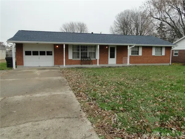 8 Maplewood Drive, Jamestown Vlg, OH 45335