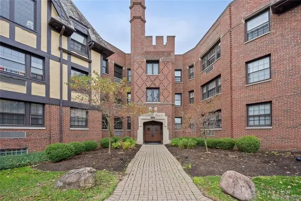 1211 Far Hills Avenue #202, Oakwood, OH 45419