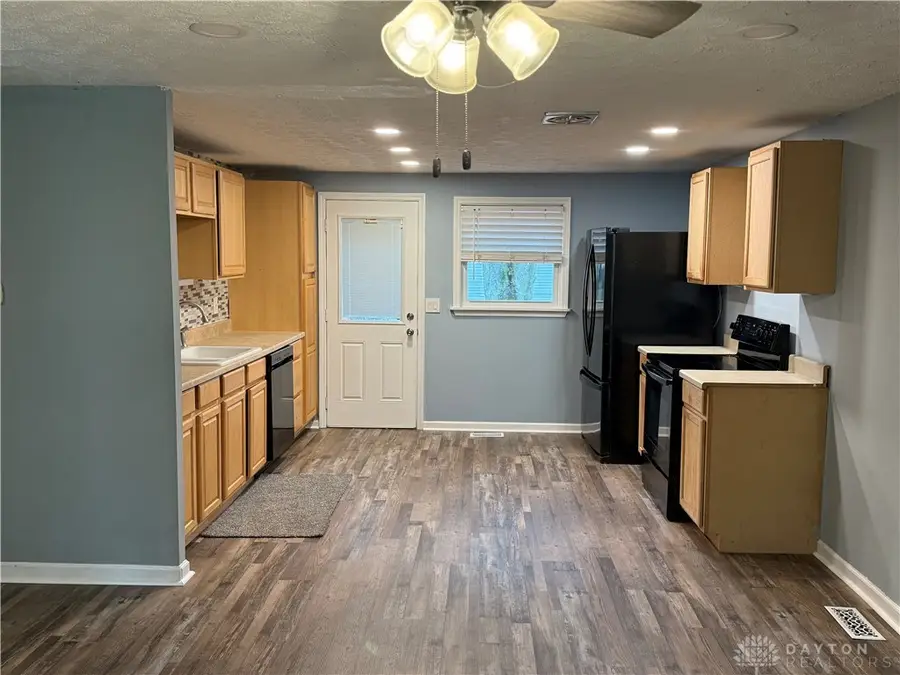 1037 Frayne Drive, New Carlisle, OH 45344 - Image #3