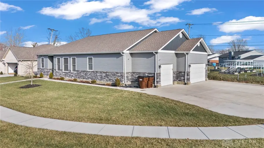 130 Allison Court, Englewood, OH 45322 - Image #2