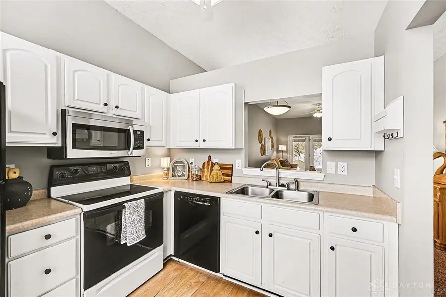 26 Southard Lane, West Carrollton, OH 45449 - #3