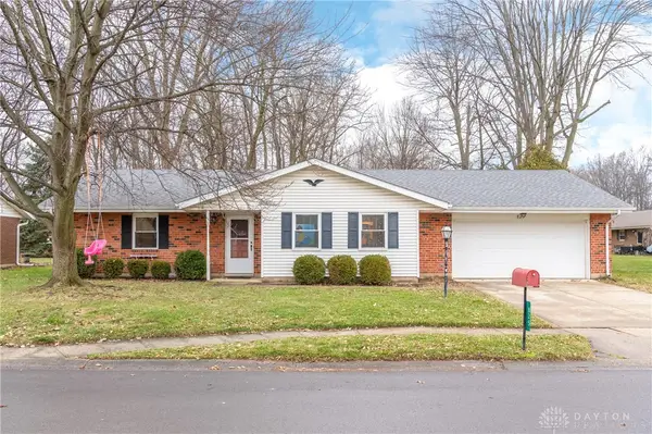 825 Hawthorne Drive, Tipp City, OH 45371