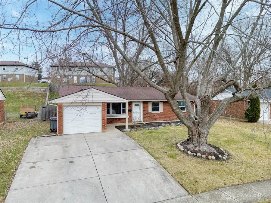 1057 Stonyridge Avenue, Troy, OH 45373 - Image #2