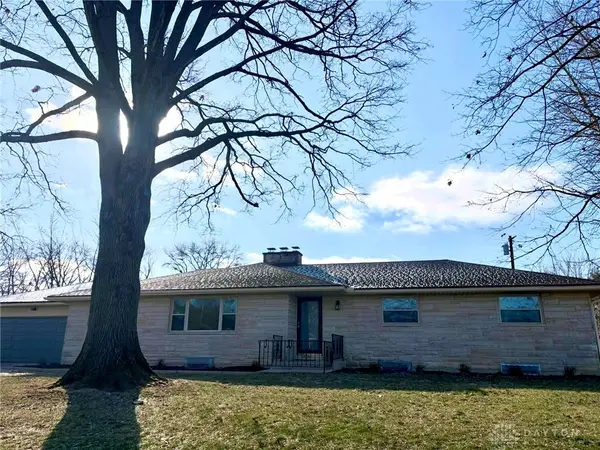 152 Cheltenham Drive, Centerville, OH 45459