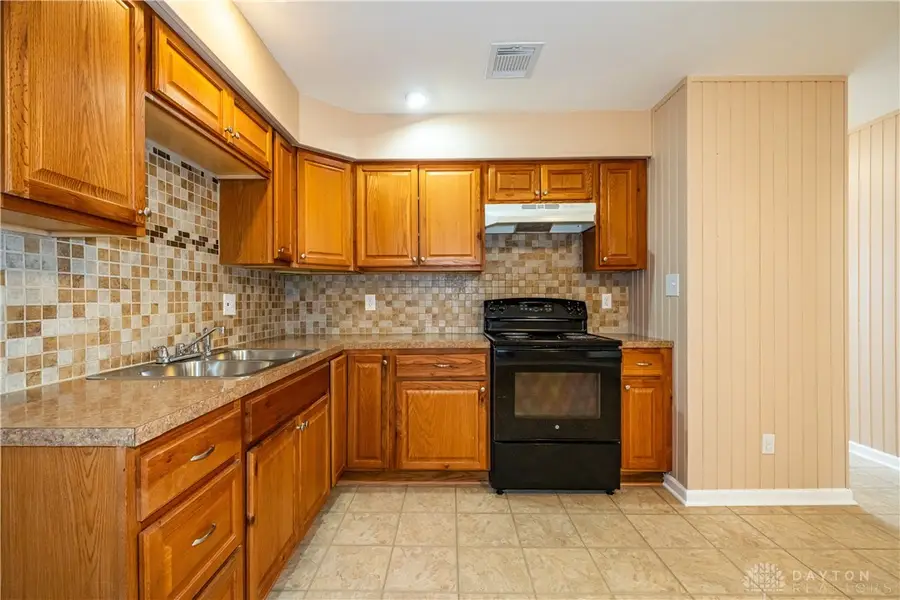 16 Hillgard Street, Dayton, OH 45426 - #3