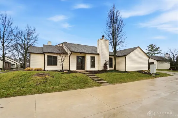 1320 Glastonbury Lane, Washington Twp, OH 45459