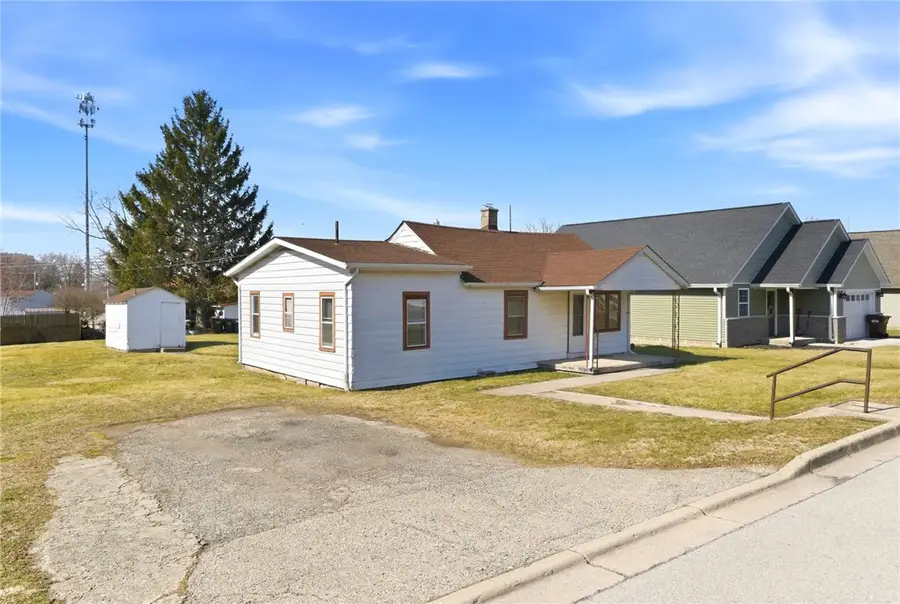 1607 Montgomery Avenue, Fairborn, OH 45324 - #3