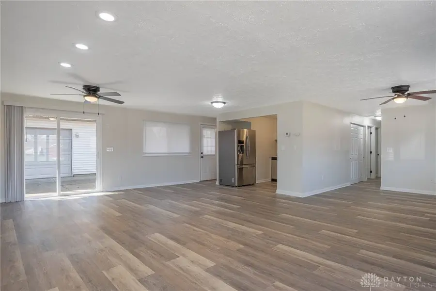 5572 Shady Oak Street, Huber Heights, OH 45424 - #2