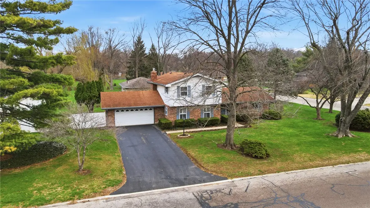 190 N Village Drive, Centerville, OH 45459 - #1