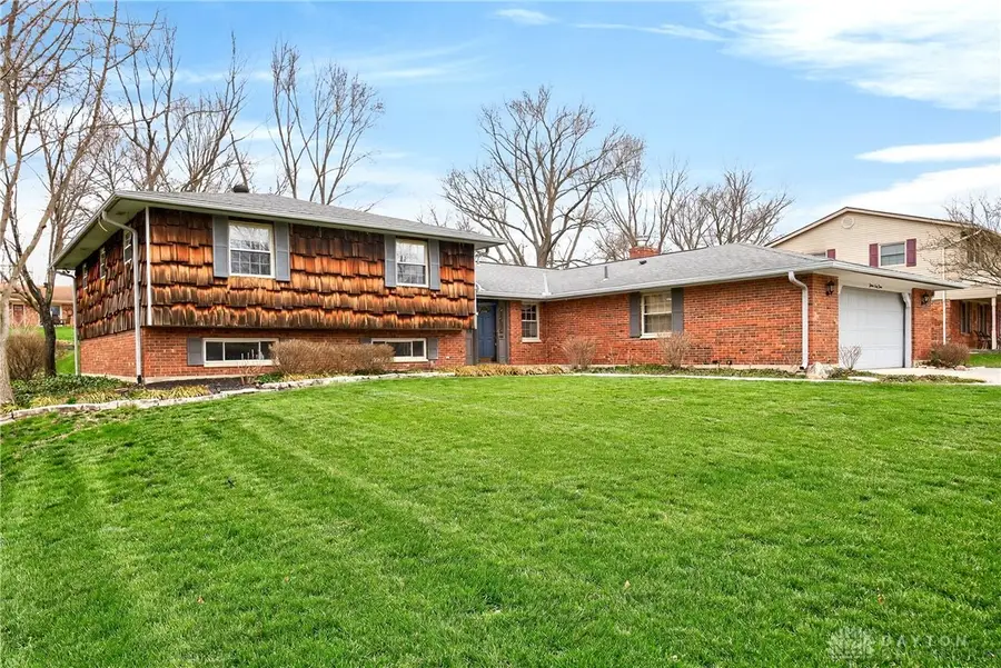 1547 Ambridge Road, Centerville, OH 45459 - #2