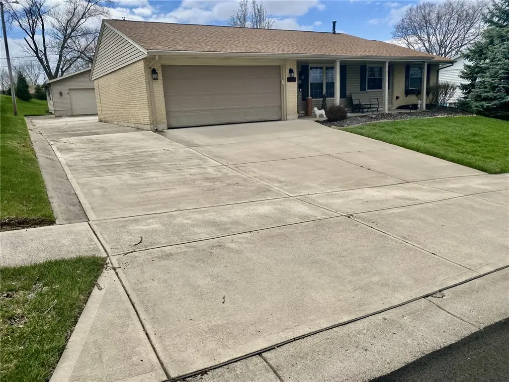 192 Golfwood Drive, West Carrollton, OH 45449 - #1
