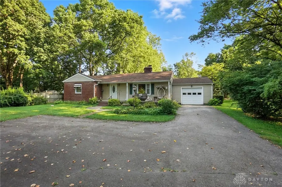 2064 Fairfield Pike, Springfield, OH 45502 - #2