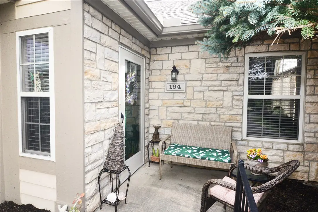 194 Villa Pointe Drive, Springboro, OH 45066 - #1