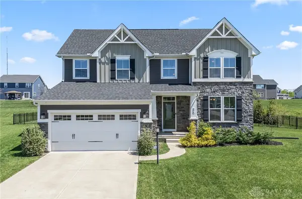 894 Acorn Drive, Sugarcreek Twp, OH 45440
