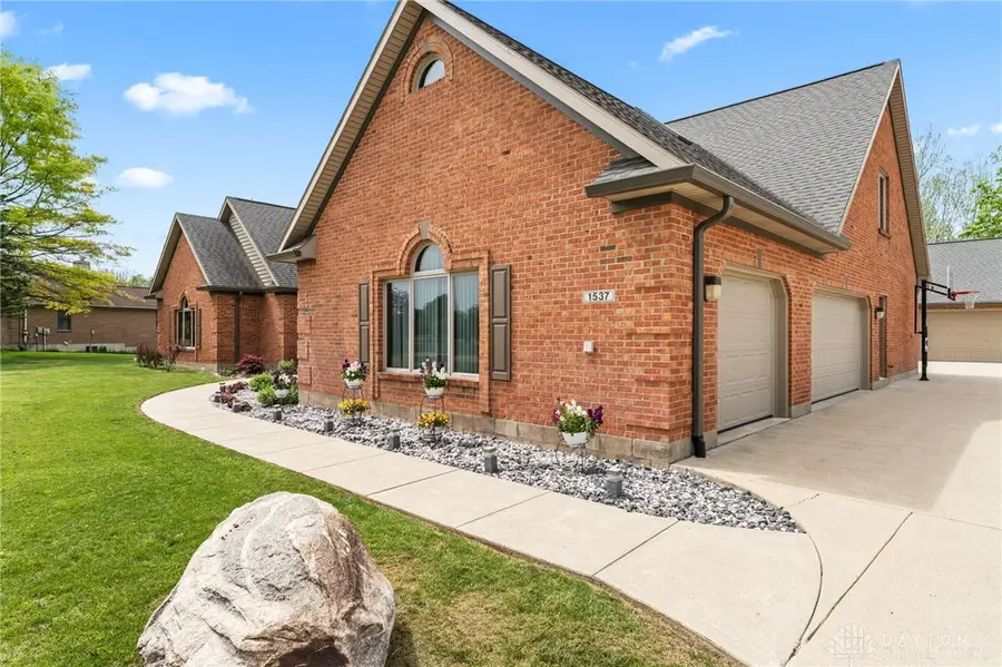 1537 Meadowlands Drive, Fairborn, OH 45324 - #3