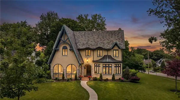 451 E Schantz Avenue, Oakwood, OH 45409