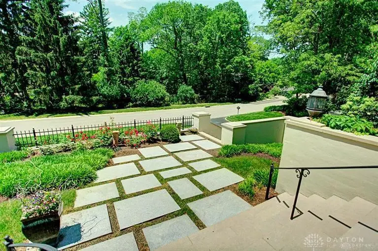 6460 Kings Grant, Centerville, OH 45459 - #2