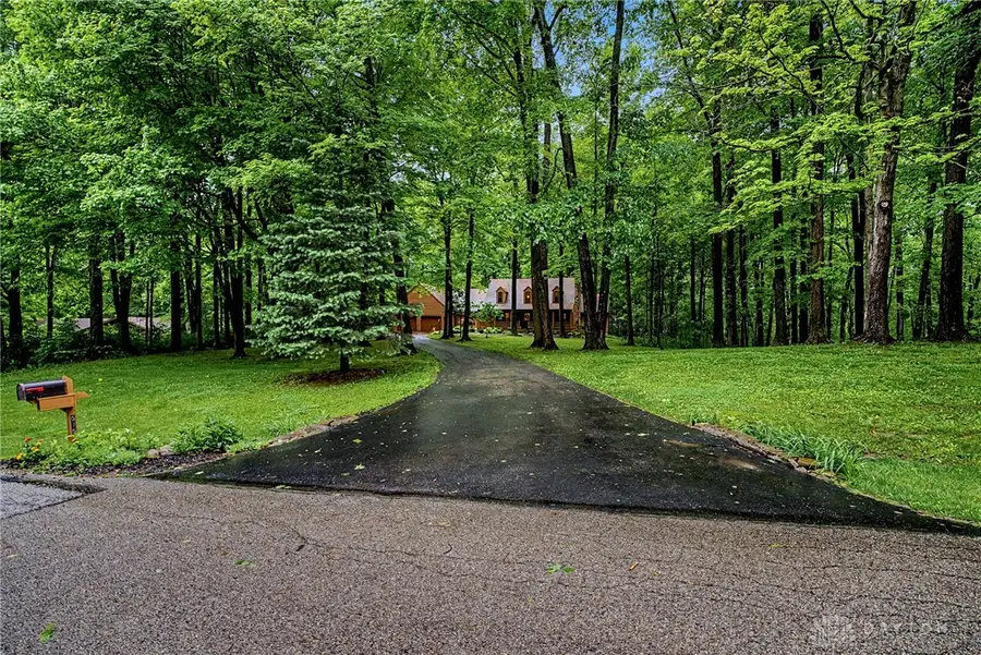 575 Hornwood Drive, Springfield, OH 45504 - #3