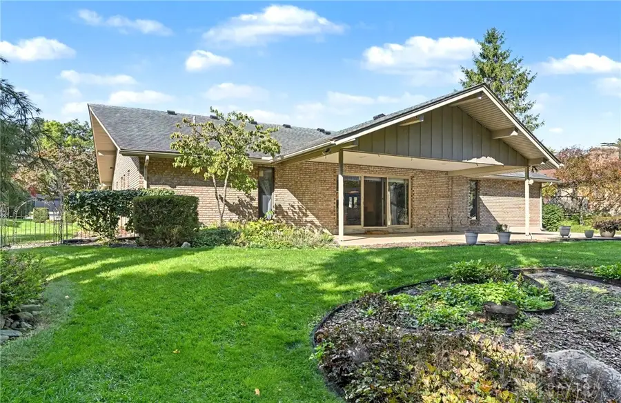7256 Pepperton Court, Clayton, OH 45415 - #3