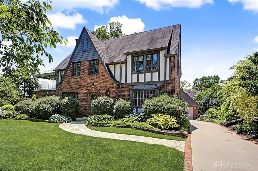 24 Monteray Road, Oakwood, OH 45419 - #3