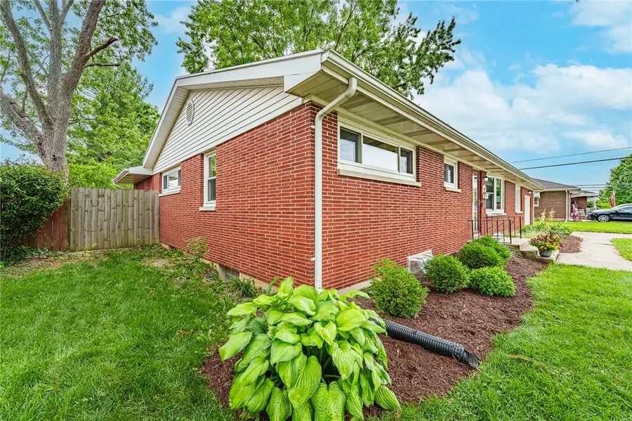 23 Dronfield Road, Troy, OH 45373 - #3