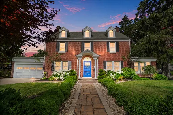 2101 Far Hills Avenue, Oakwood, OH 45419