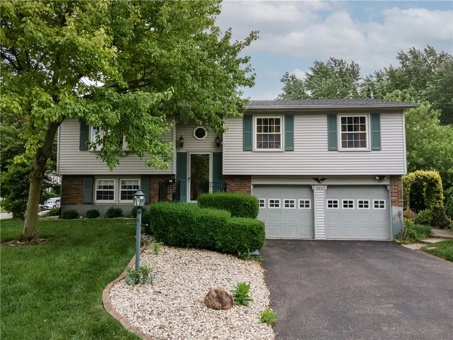 206 Brookwood Drive, Englewood, OH 45322 - #2