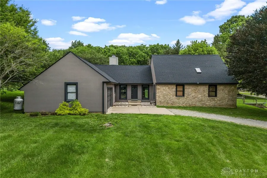 3066 Sears Road, Sugarcreek, OH 45370 - #2