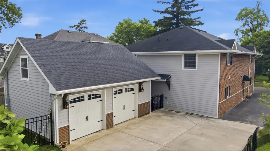 39 E Dixon Avenue, Oakwood, OH 45419 - #2