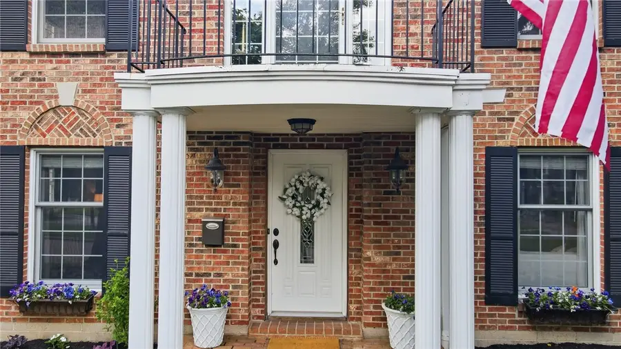39 E Dixon Avenue, Oakwood, OH 45419 - #3