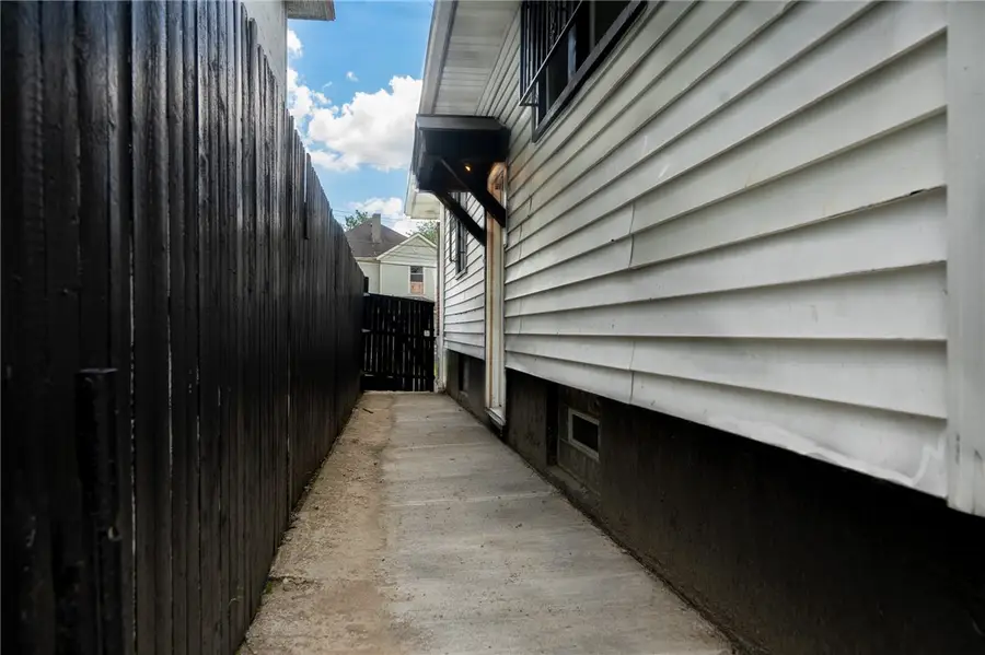1727 W Riverview Avenue, Dayton, OH 45402 - #3