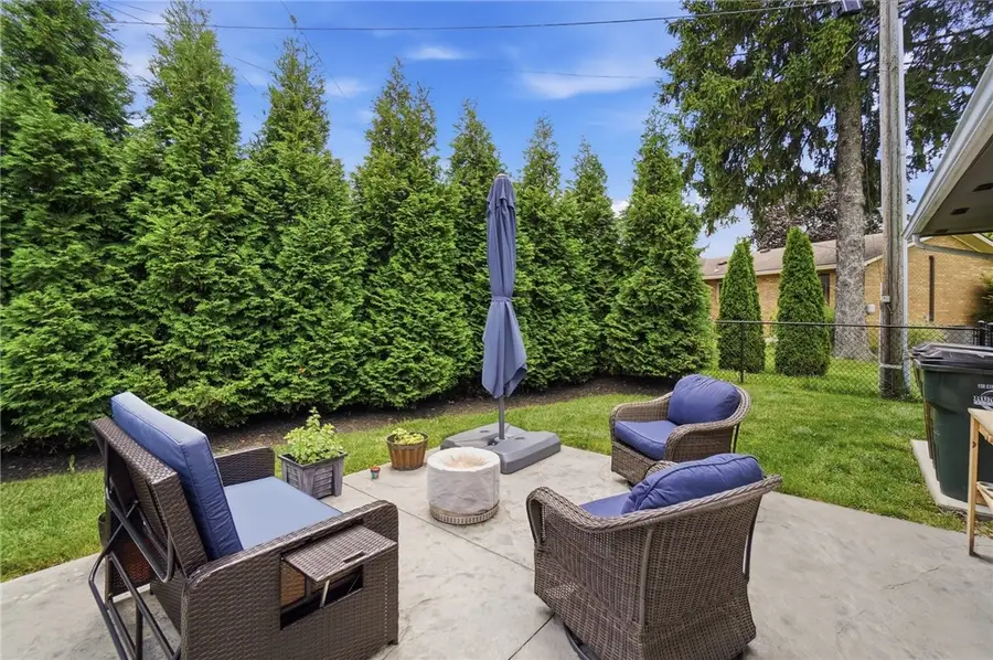 109 Beechwood Avenue, Brookville, OH 45309 - #2