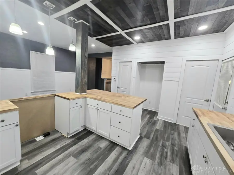 205 E Siebenthaler Avenue, Dayton, OH 45405 - #3