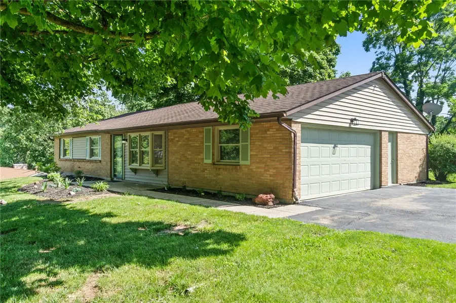 2184 Shadowood Circle, Bellbrook, OH 45305 - #2