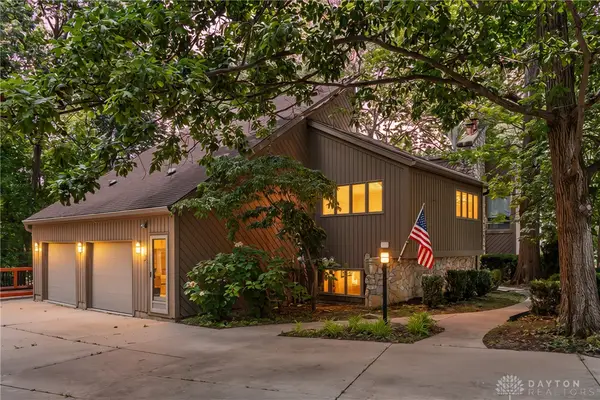 1055 Wilderness Bluff, Tipp City, OH 45371
