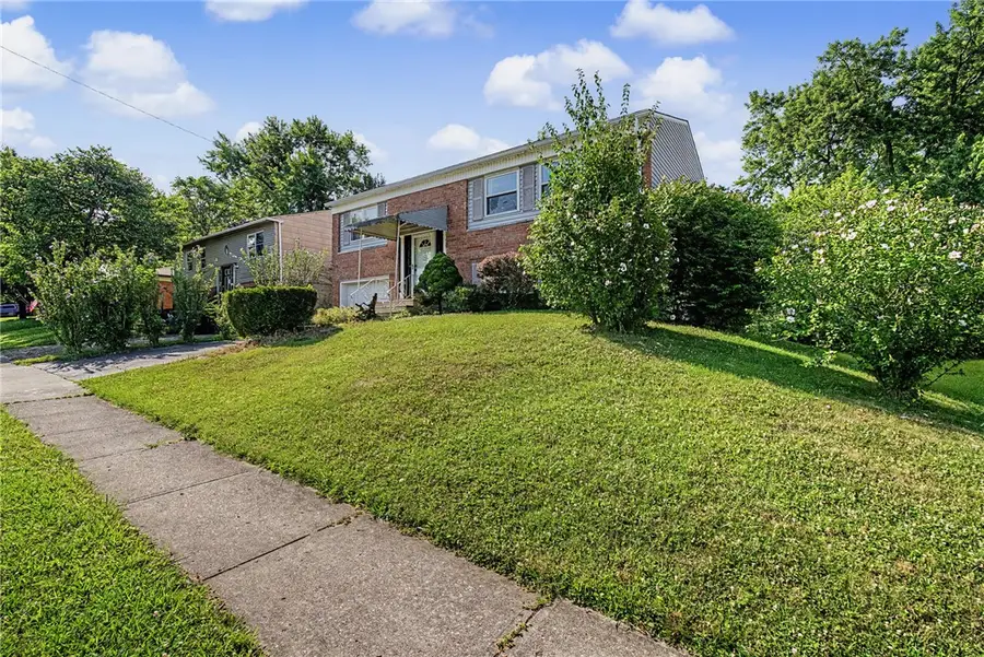 334 Ellenwood Drive, West Carrollton, OH 45449 - #2