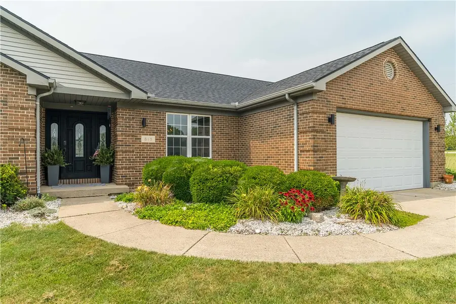 815 W Eva Circle, Springfield, OH 45504 - #3