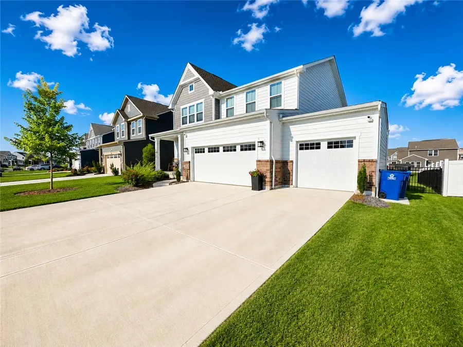 433 Sydney Drive, Tipp City, OH 45371 - #2
