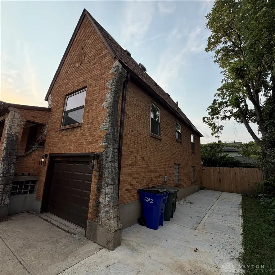 49 W Maplewood Avenue, Dayton, OH 45405 - #2