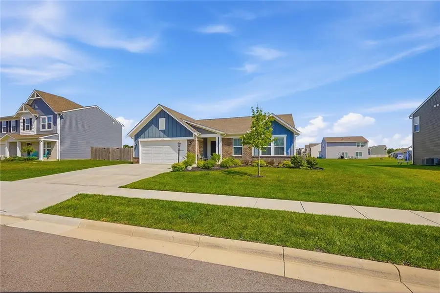 790 Hunters Run Drive, Brookville, OH 45309 - #2