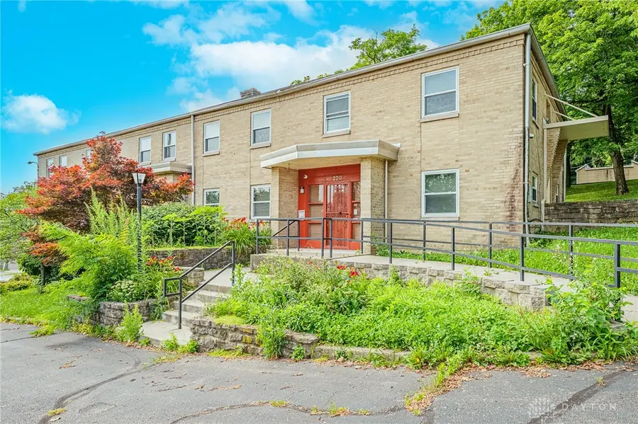 220 W Siebenthaler Avenue, Dayton, OH 45405 - #2