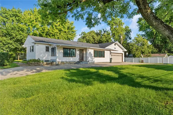 813 E Dorothy Lane, Kettering, OH 45419